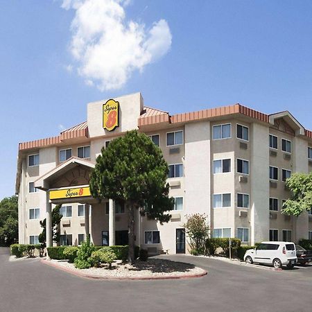 Super 8 By Wyndham Austin North/University Area Hotel Bagian luar foto