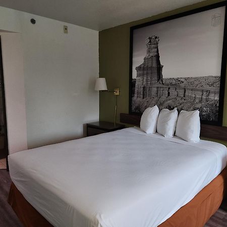 Super 8 By Wyndham Austin North/University Area Bagian luar foto