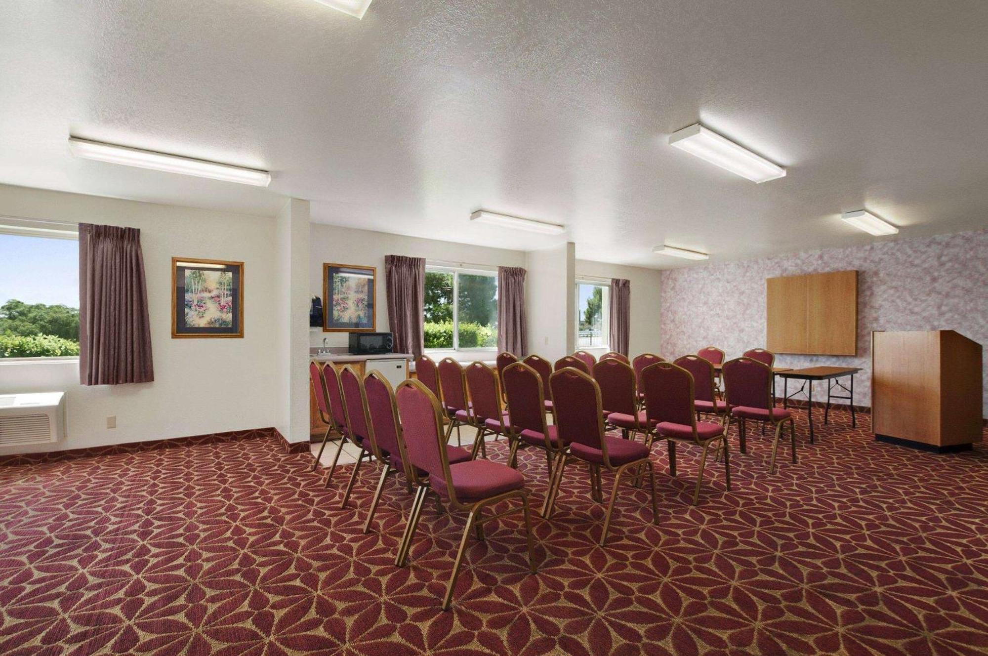 Super 8 By Wyndham Austin North/University Area Bagian luar foto